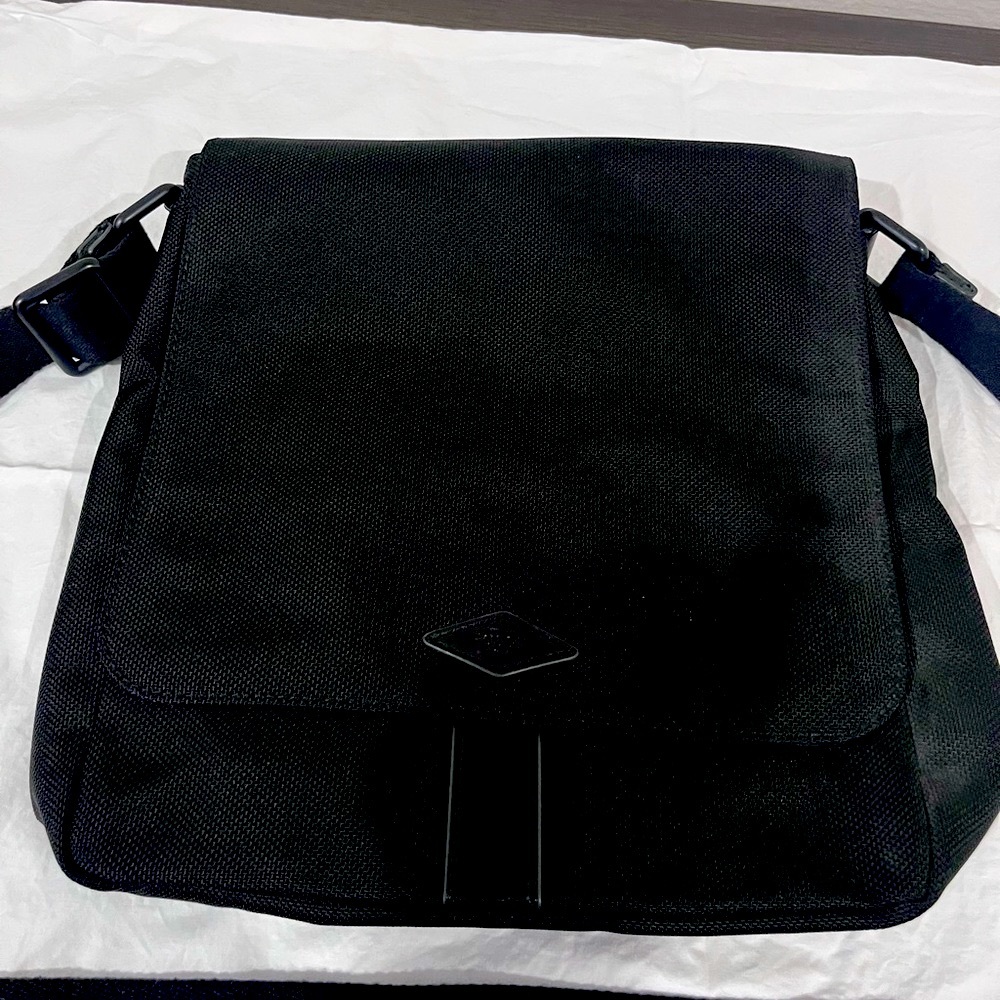 Fossil Men’s Canvas Messenger Crossbody Bag (Trevor City)